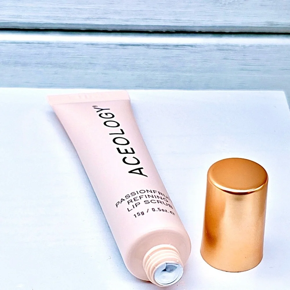 ACEOLOGY PASSIONFRUIT REFINING LIP SCRUB, PLUMPER, & DE-WRINKLER